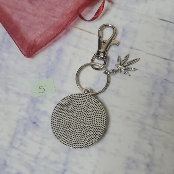 Handmade Leaf Keychain - Picture 3 of 4